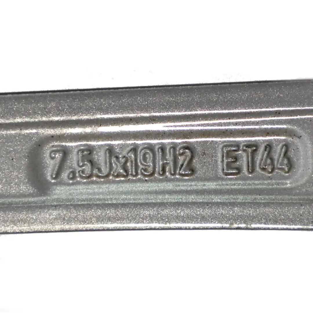 Vorder rad felge AMG 19" ET:44 7,5J 14 Speichen für Mercedes W205 mit Teilenummer A2054011300 Mercedes W205 Vorder rad felge AMG 19" ET:44 7,5J 14 Speichen - SKU A2054011300-2 - Teilenummer A2054011300