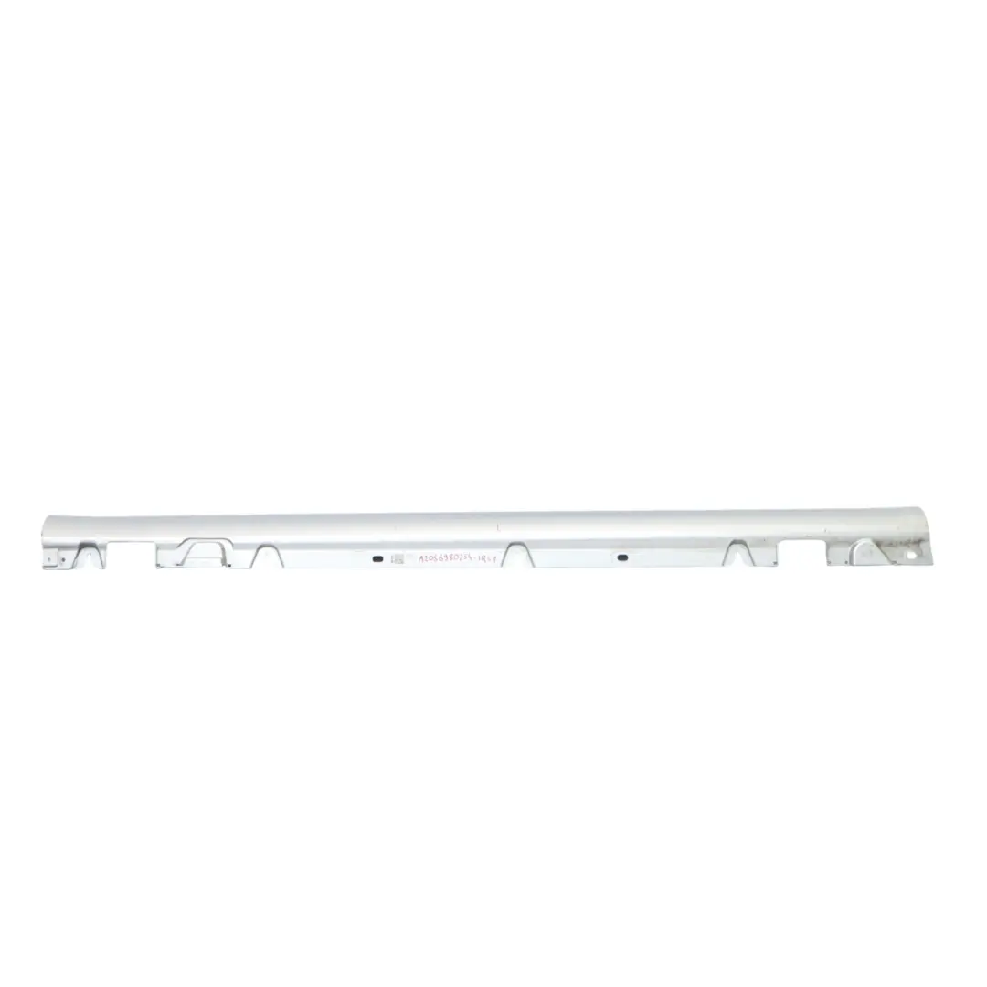 Minigonna laterale destra copri soglia Iridium Silver Metallic 775 per Mercedes W205 con numero di parte A2056980254 Mercedes W205 Minigonna laterale destra copri soglia Iridium Silver Metallic 775 - SKU A2056980254-IRS1 - Numero di parte A2056980254