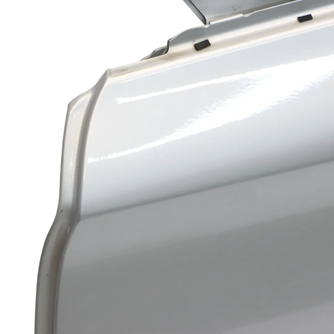 Porta anteriore sinistra Iridium Silver Metallic - 775 per Mercedes W205 con numero di parte A2057200105 Mercedes W205 Porta anteriore sinistra Iridium Silver Metallic - 775 - SKU A2057200105-IRS1 - Numero di parte A2057200105