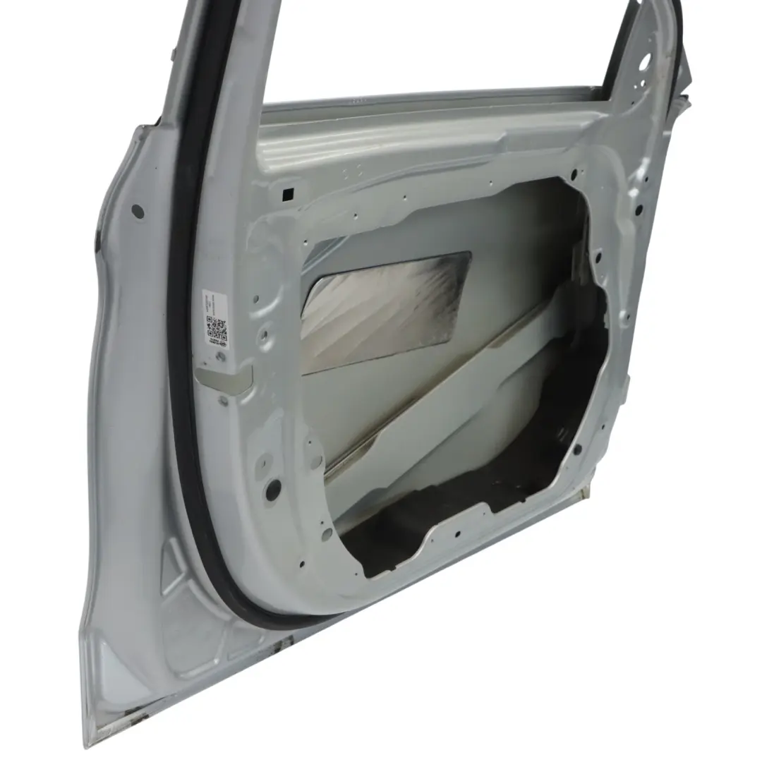 Puerta Delantera Izquierda Iridium Silver Metallic - 775 para Mercedes W205 con número de pieza A2057200105 Mercedes W205 Puerta Delantera Izquierda Iridium Silver Metallic - 775 - SKU A2057200105-IRS1 - Número de pieza A2057200105