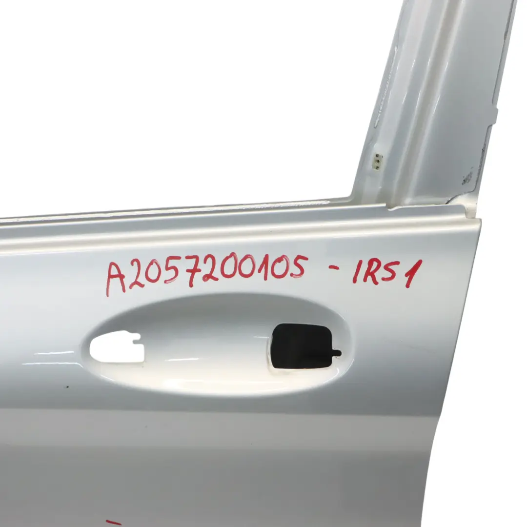 Porta anteriore sinistra Iridium Silver Metallic - 775 per Mercedes W205 con numero di parte A2057200105 Mercedes W205 Porta anteriore sinistra Iridium Silver Metallic - 775 - SKU A2057200105-IRS1 - Numero di parte A2057200105