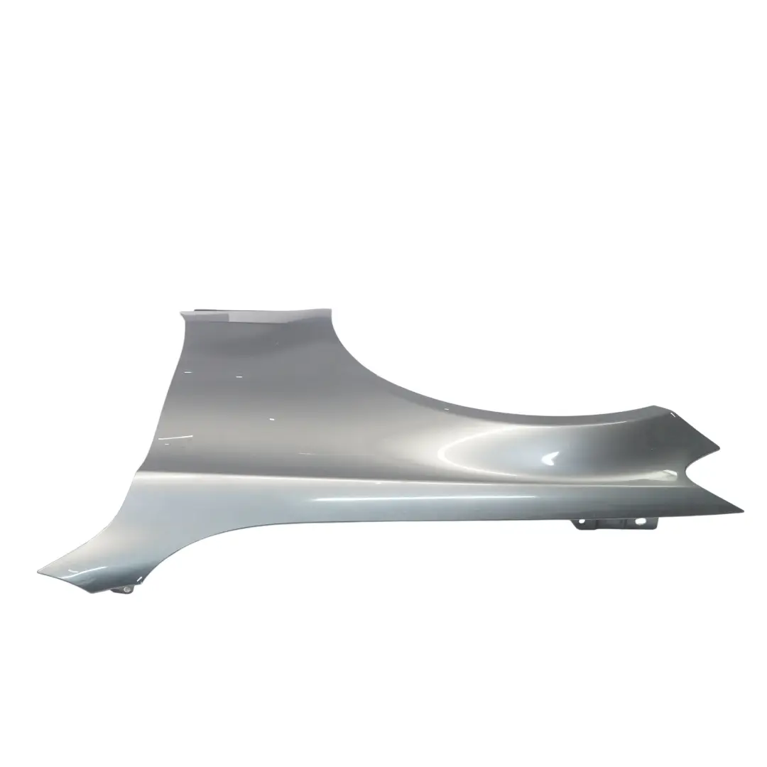 Panneau d'aile avant gauche Selenite Grey Metallic - 992 pour Mercedes W205 à propos du numéro de pièce A2058800118 Mercedes W205 Panneau d'aile avant gauche Selenite Grey Metallic - 992 - SKU A2058800118-SEL - Numéro de pièce A2058800118
