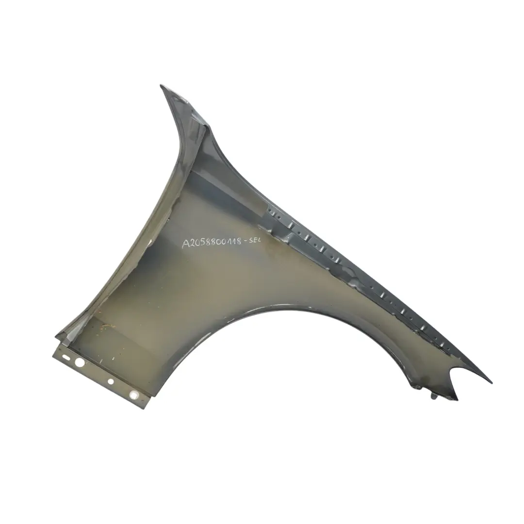 Parafango anteriore sinistro Selenite Grey Metallic - 992 per Mercedes W205 con numero di parte A2058800118 Mercedes W205 Parafango anteriore sinistro Selenite Grey Metallic - 992 - SKU A2058800118-SEL - Numero di parte A2058800118