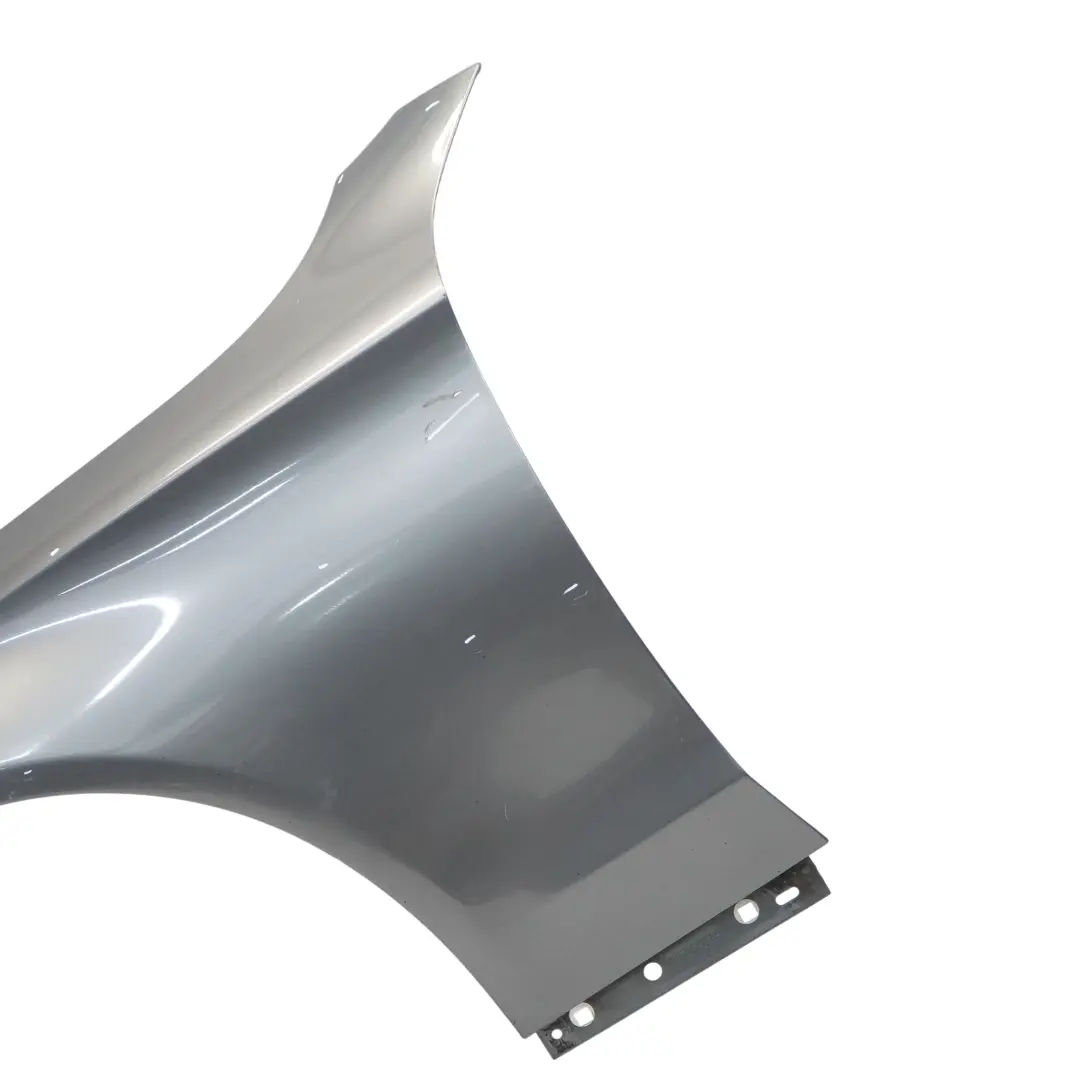 Delantero Izquierdo Guardabarros lateral Selenite Grey - 992 para Mercedes W205 con número de pieza A2058800118 Mercedes W205 Delantero Izquierdo Guardabarros lateral Selenite Grey - 992 - SKU A2058800118-SEL - Número de pieza A2058800118