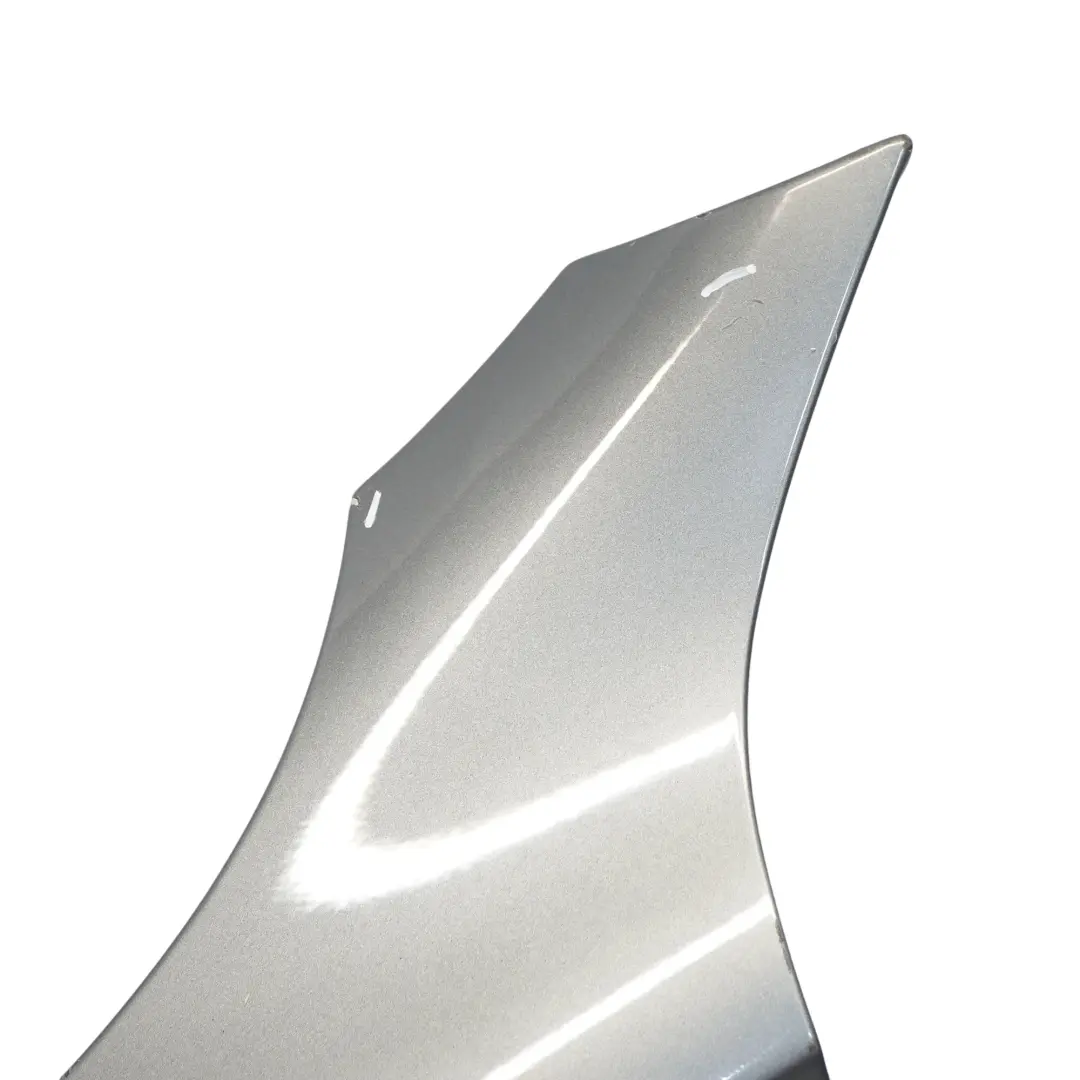 Panneau d'aile avant gauche Selenite Grey Metallic - 992 pour Mercedes W205 à propos du numéro de pièce A2058800118 Mercedes W205 Panneau d'aile avant gauche Selenite Grey Metallic - 992 - SKU A2058800118-SEL - Numéro de pièce A2058800118