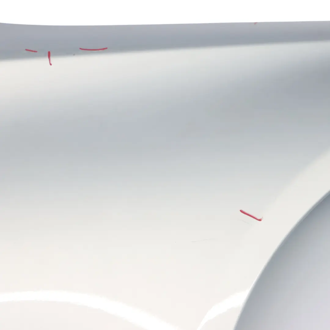 Wing Panel Parafango anteriore destro Iridium Silver Metallic 775 per Mercedes W205 con numero di parte A2058800218 Mercedes W205 Wing Panel Parafango anteriore destro Iridium Silver Metallic 775 - SKU A2058800218-IRS - Numero di parte A2058800218