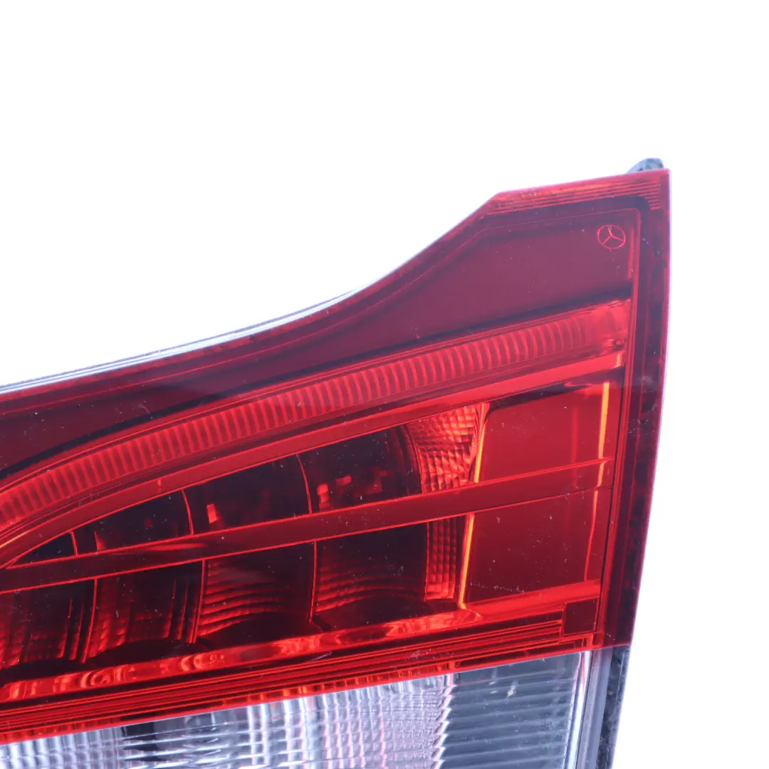 Luz Trasera Maletero Portón Trasero Derecho para Mercedes S205 Estate con número de pieza A2059061403 Mercedes S205 Estate Luz Trasera Maletero Portón Trasero Derecho - SKU A2059061403 - Número de pieza A2059061403