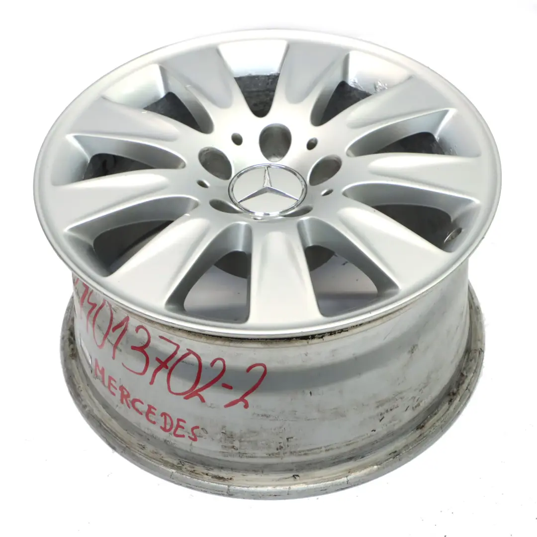 Llanta de aleación trasera 16" 8J ET:32 para Mercedes CLK C209 con número de pieza A2094013702 Mercedes CLK C209 Llanta de aleación trasera 16" 8J ET:32 - SKU A2094013702-2 - Número de pieza A2094013702