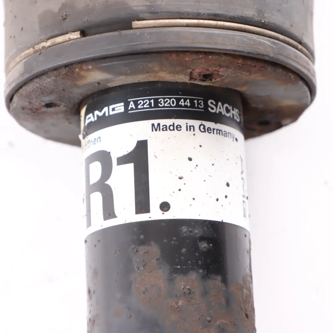 Amortyzator ABC Przód Przedni Prawy do Mercedes W221 AMG o numerze A2213208413 Mercedes W221 AMG Amortyzator ABC Przód Przedni Prawy - SKU A2213208413 - Numer Części A2213208413