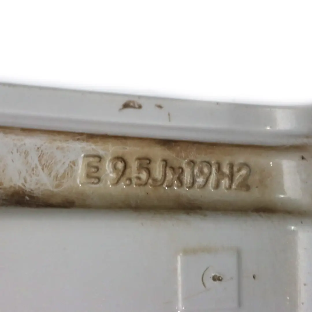 Jante arrière en alliage argenté 19" 9.5J ET:43 pour Mercedes W221 AMG à propos du numéro de pièce A2214016102 Mercedes W221 AMG Jante arrière en alliage argenté 19" 9.5J ET:43 - SKU A2214016102-1 - Numéro de pièce A2214016102