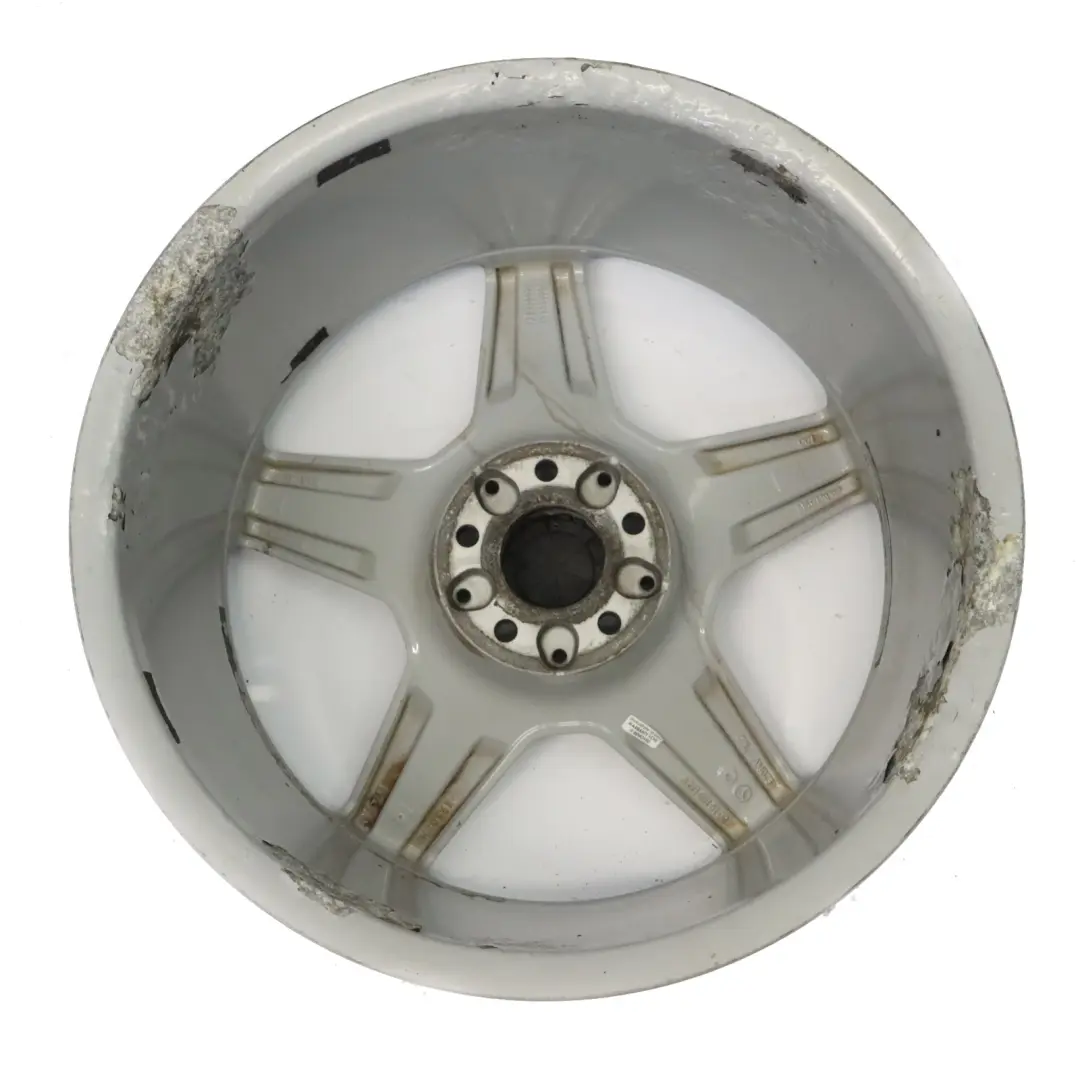 Jante arrière en alliage argenté 19" 9.5J ET:43 pour Mercedes W221 AMG à propos du numéro de pièce A2214016102 Mercedes W221 AMG Jante arrière en alliage argenté 19" 9.5J ET:43 - SKU A2214016102-1 - Numéro de pièce A2214016102