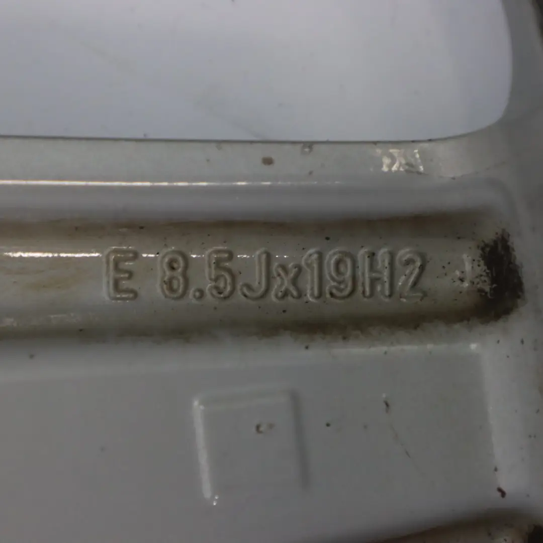 Cerchio anteriore lega argento 19" 8.5J ET43 A2214016002 per Mercedes W221 AMG con numero di parte A2214016102 Mercedes W221 AMG Cerchio anteriore lega argento 19" 8.5J ET43 A2214016002 - SKU A2214016002-1 - Numero di parte A2214016102