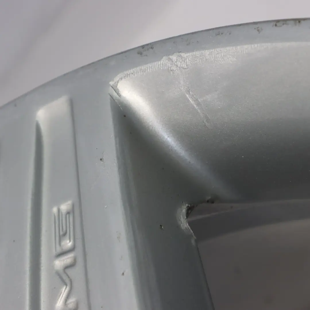 Vorne Silber Leicht Metall Felge 19" 8.5J ET43 A2214016002 für Mercedes W221 AMG mit Teilenummer A2214016102 Mercedes W221 AMG Vorne Silber Leicht Metall Felge 19" 8.5J ET43 A2214016002 - SKU A2214016002-1 - Teilenummer A2214016102
