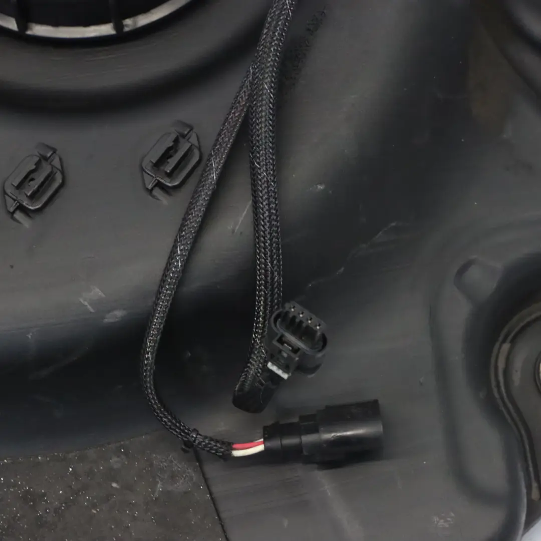 S350 BlueTec Diesel OM642 Ad Blue Additive Réservoir pour Mercedes W221 à propos du numéro de pièce A2214709701 Mercedes W221 S350 BlueTec Diesel OM642 Ad Blue Additive Réservoir - SKU A2214709701 - Numéro de pièce A2214709701