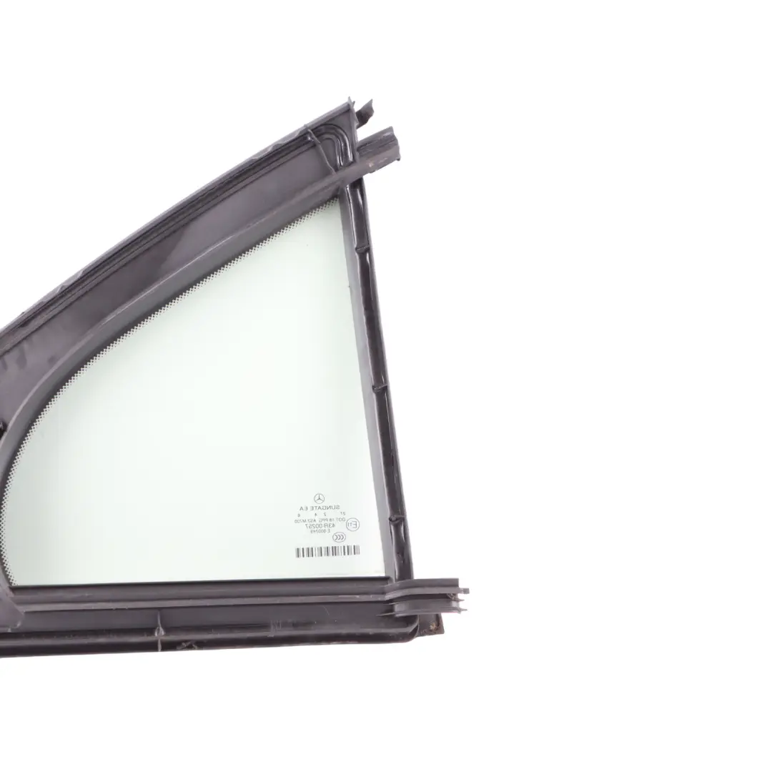 Vetro Finestrino Posteriore Quarto Triangolo Sinistro per Mercedes W221 con numero di parte A2217300720 Mercedes W221 Vetro Finestrino Posteriore Quarto Triangolo Sinistro - SKU A2217300720 - Numero di parte A2217300720
