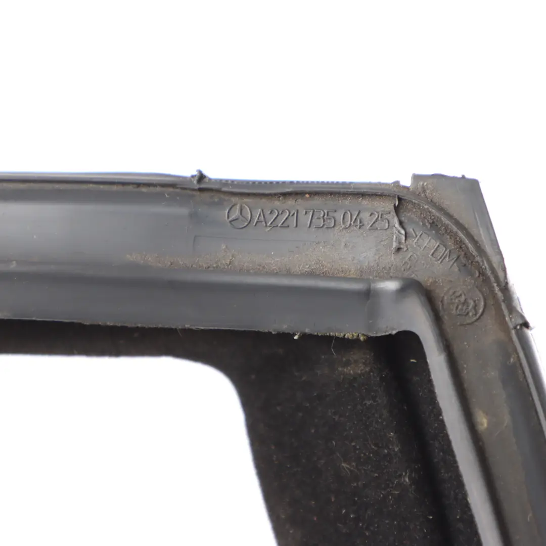 Mercedes W221 Guide Vitre Arrière Droit Joint Étanchéité Rail Cadre - SKU A2217350425 - Numéro de pièce A2217350425