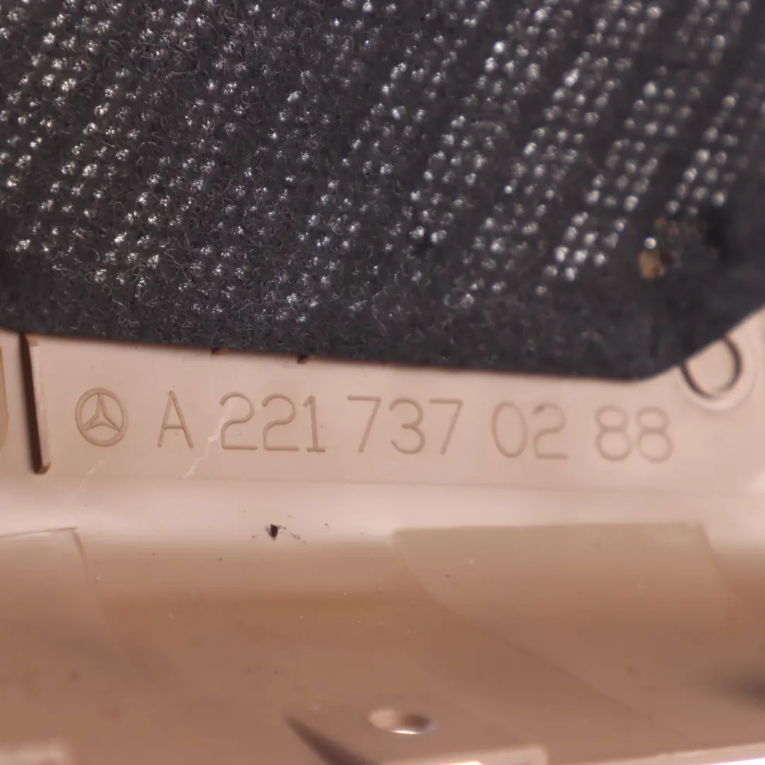 Abdeckung Hinteren Lautsprecher Querformatig Rechts für Mercedes W221 mit Teilenummer A2217370288 Mercedes W221 Abdeckung Hinteren Lautsprecher Querformatig Rechts - SKU A2217370288-2 - Teilenummer A2217370288