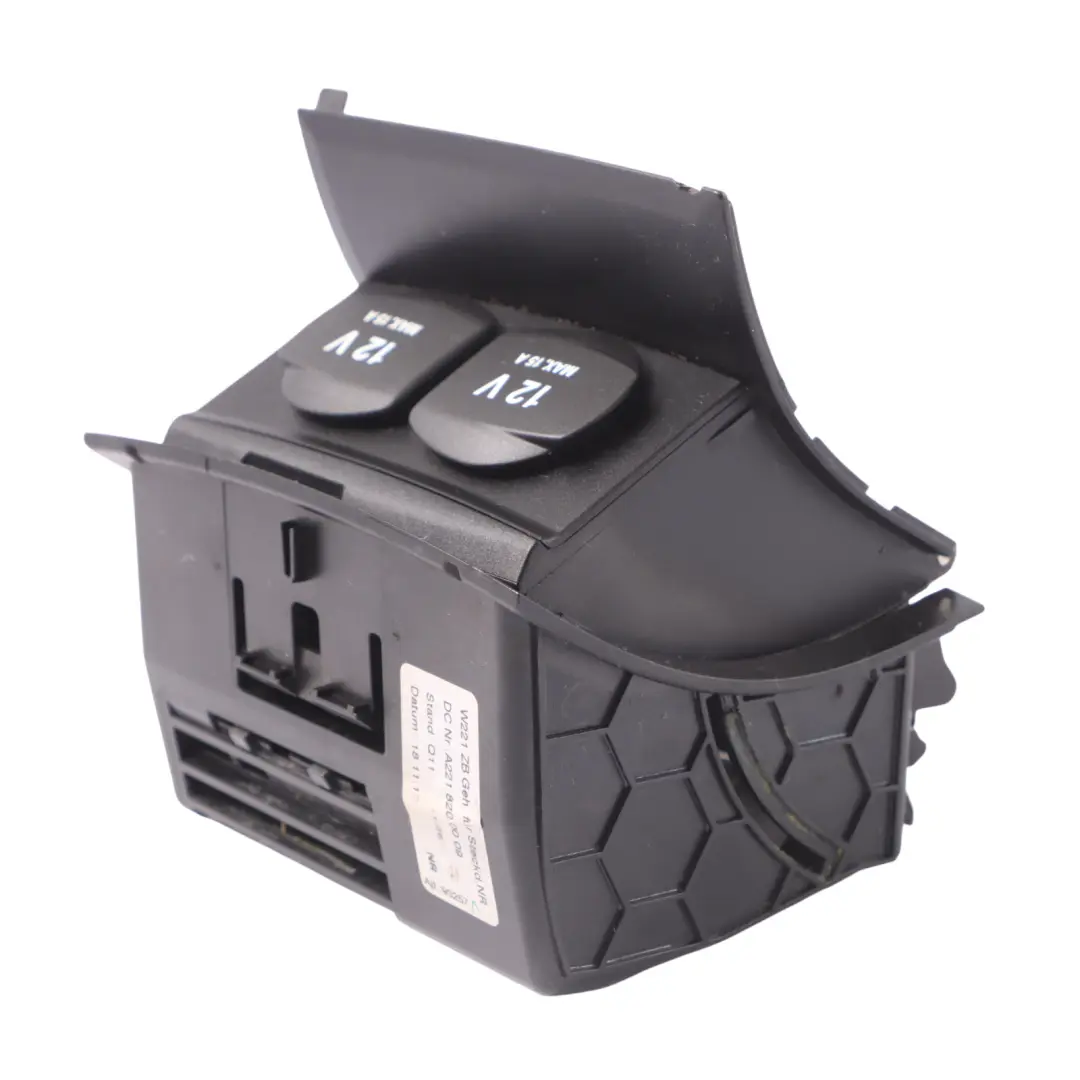 Console centrale Presa accendisigari posteriore Nero per Mercedes W221 con numero di parte A2218200009 Mercedes W221 Console centrale Presa accendisigari posteriore Nero - SKU A2218200009-1 - Numero di parte A2218200009
