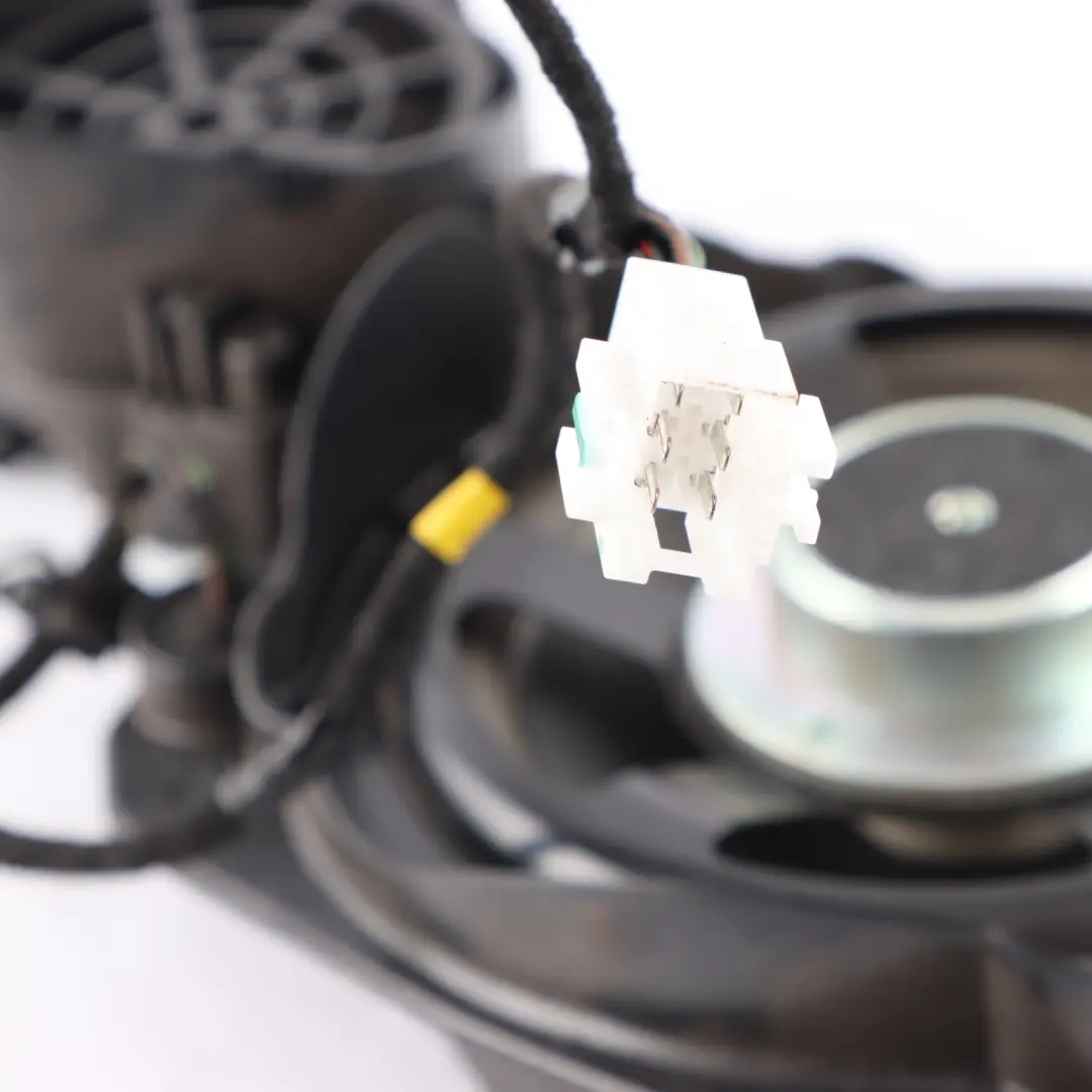 Speaker Front Door Right O/S Bottom Speaker Logic7 to Mercedes W221 with Part number A2218205902 Mercedes W221 Speaker Front Door Right O/S Bottom Speaker Logic7 - SKU A2218205902 - Part number A2218205902