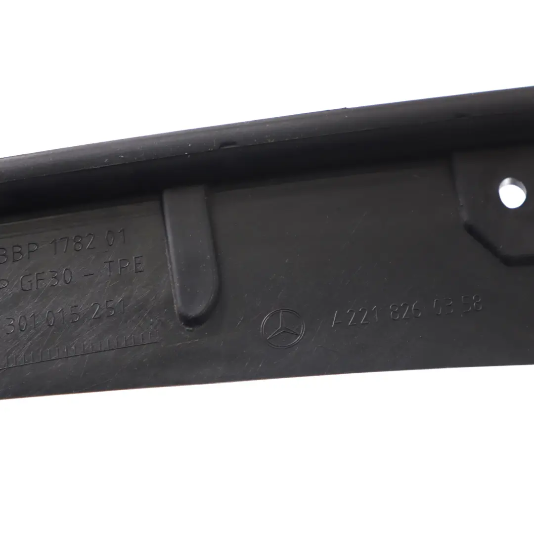 Front Leuchte Schein Werfer Dichtung Gummi Links für Mercedes W221 mit Teilenummer A2218260358 Mercedes W221 Front Leuchte Schein Werfer Dichtung Gummi Links - SKU A2218260358 - Teilenummer A2218260358