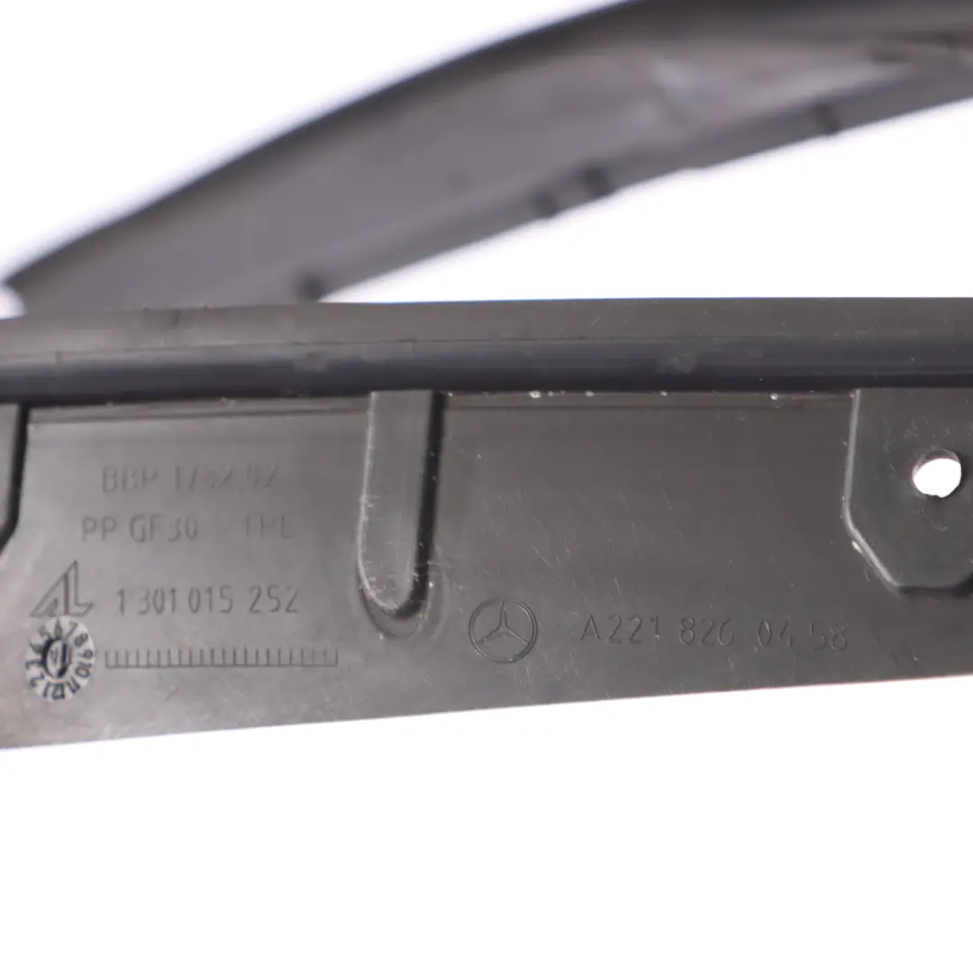 Frontleuchte Scheinwerfer Dichtung Gummi Rechts für Mercedes W221 mit Teilenummer A2218260458 Mercedes W221 Frontleuchte Scheinwerfer Dichtung Gummi Rechts - SKU A2218260458 - Teilenummer A2218260458