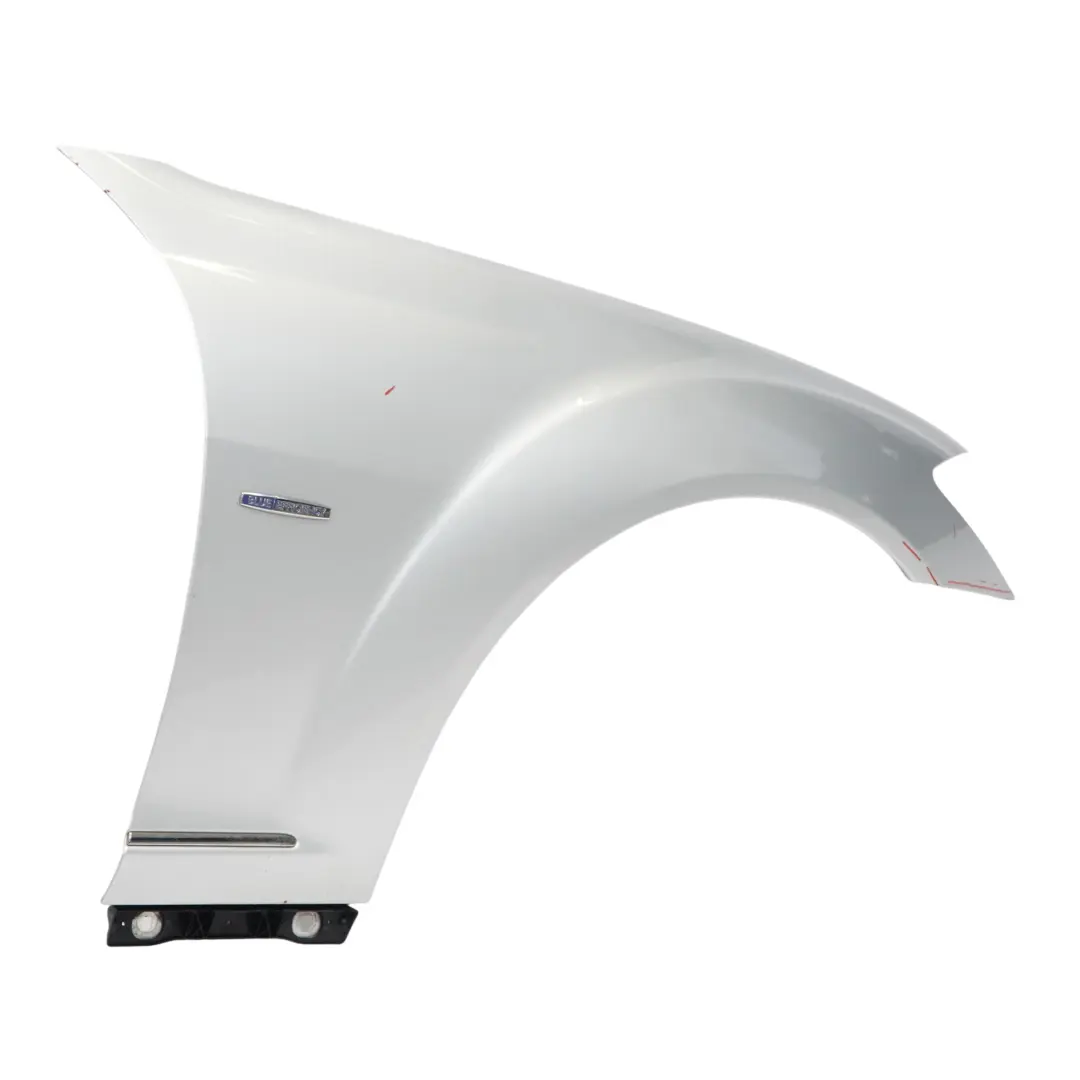 Seitenverkleidung vorne rechts Iridium Silber - 775 für Mercedes W221 mit Teilenummer A2218800218 Mercedes W221 Seitenverkleidung vorne rechts Iridium Silber - 775 - SKU A2218800218-IRS - Teilenummer A2218800218