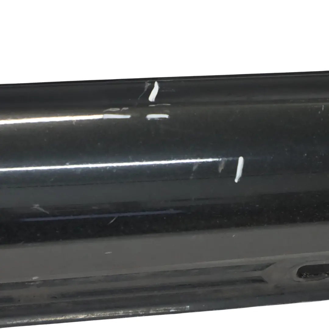 Seitenschweller rechts Türschwellerabdeckung W246 Kosmos Black 191 für Mercedes W176 mit Teilenummer A2466980654 Mercedes W176 Seitenschweller rechts Türschwellerabdeckung W246 Kosmos Black 191 - SKU A2466980654-KB1 - Teilenummer A2466980654