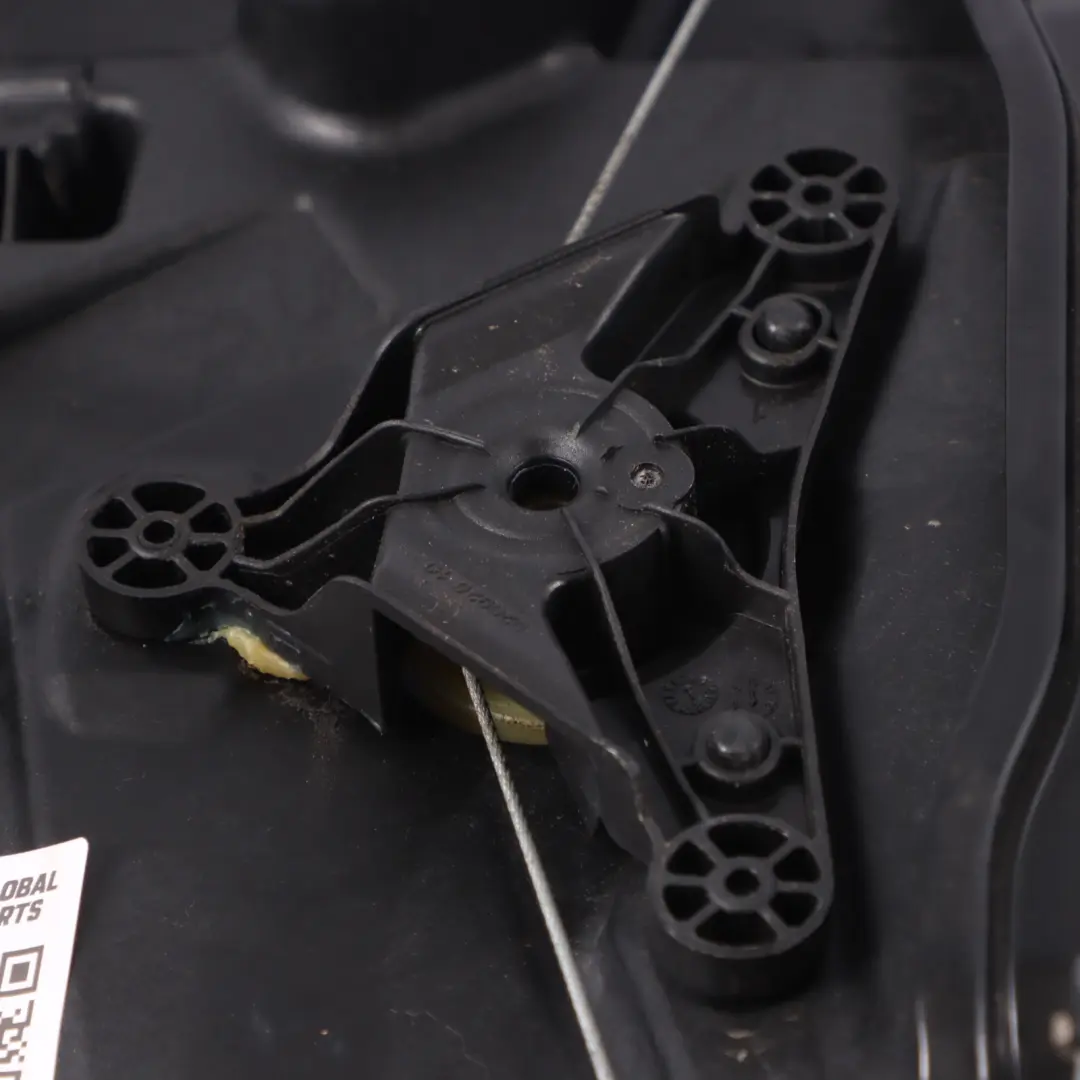 Mercedes W246 Support Porte Arrière Gauche Lève Vitre Electrique Régulateur - SKU A2467300179-1 - Numéro de pièce A2467300179