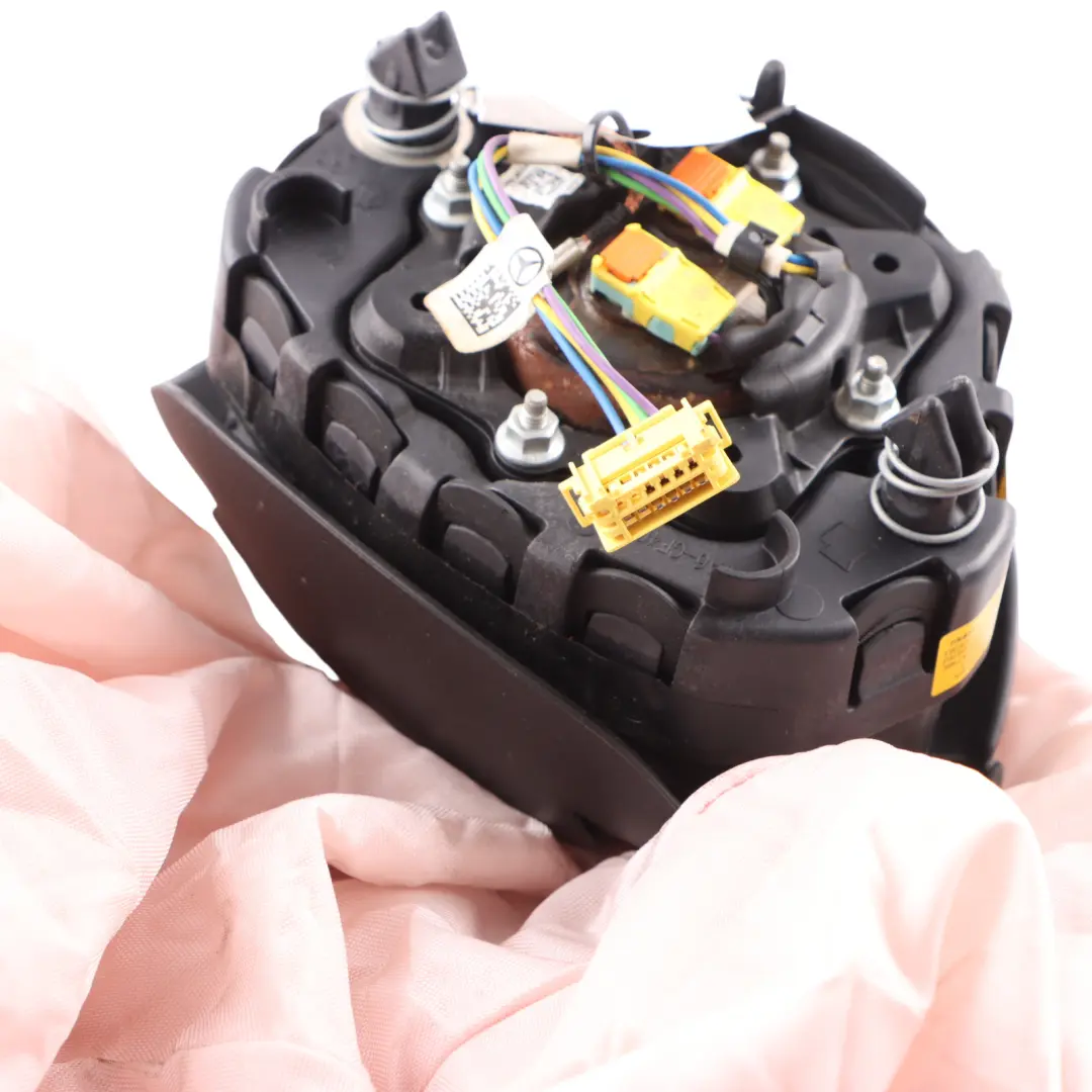 Mercedes W204 Volante Lado Conductor Módulo Aire Negro - SKU A2468603102-2 - Número de pieza A2468603102