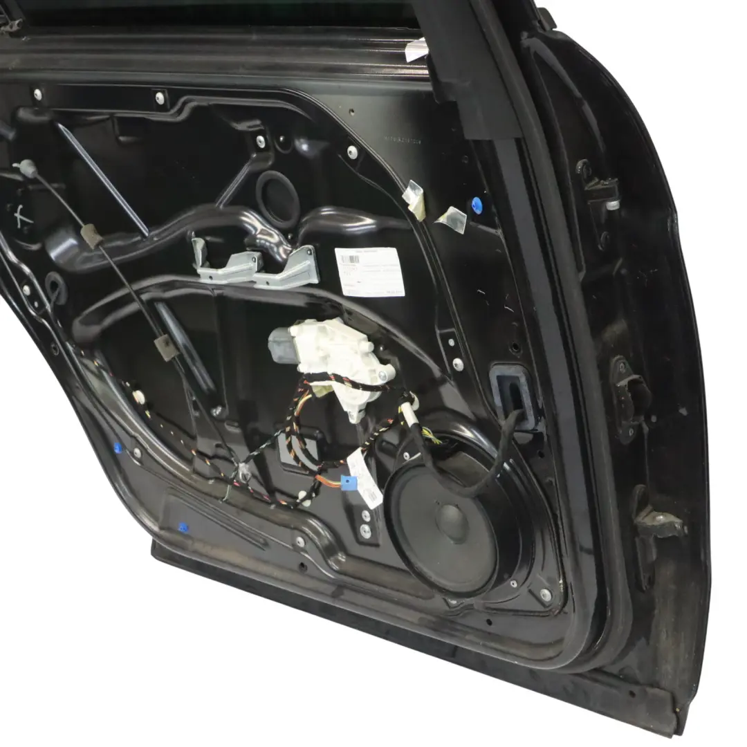 Tür hinten links Obsidianschwarz Metallic - 197 für Mercedes W251 mit Teilenummer A2517301105 Mercedes W251 Tür hinten links Obsidianschwarz Metallic - 197 - SKU A2517301105-OB - Teilenummer A2517301105