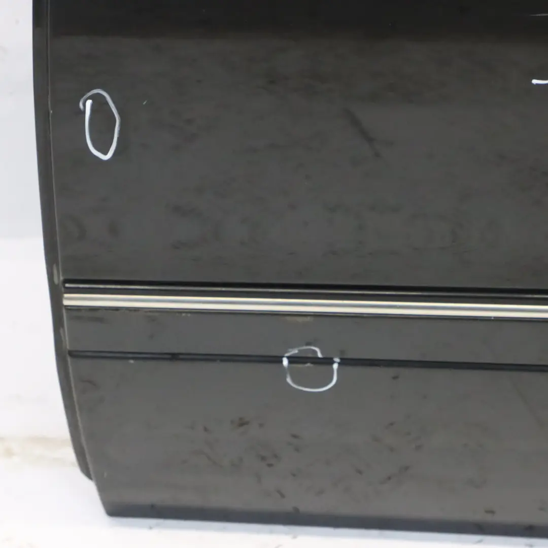 Porta posteriore sinistra Obsidian Black Metallic - 197 per Mercedes W251 con numero di parte A2517301105 Mercedes W251 Porta posteriore sinistra Obsidian Black Metallic - 197 - SKU A2517301105-OB - Numero di parte A2517301105