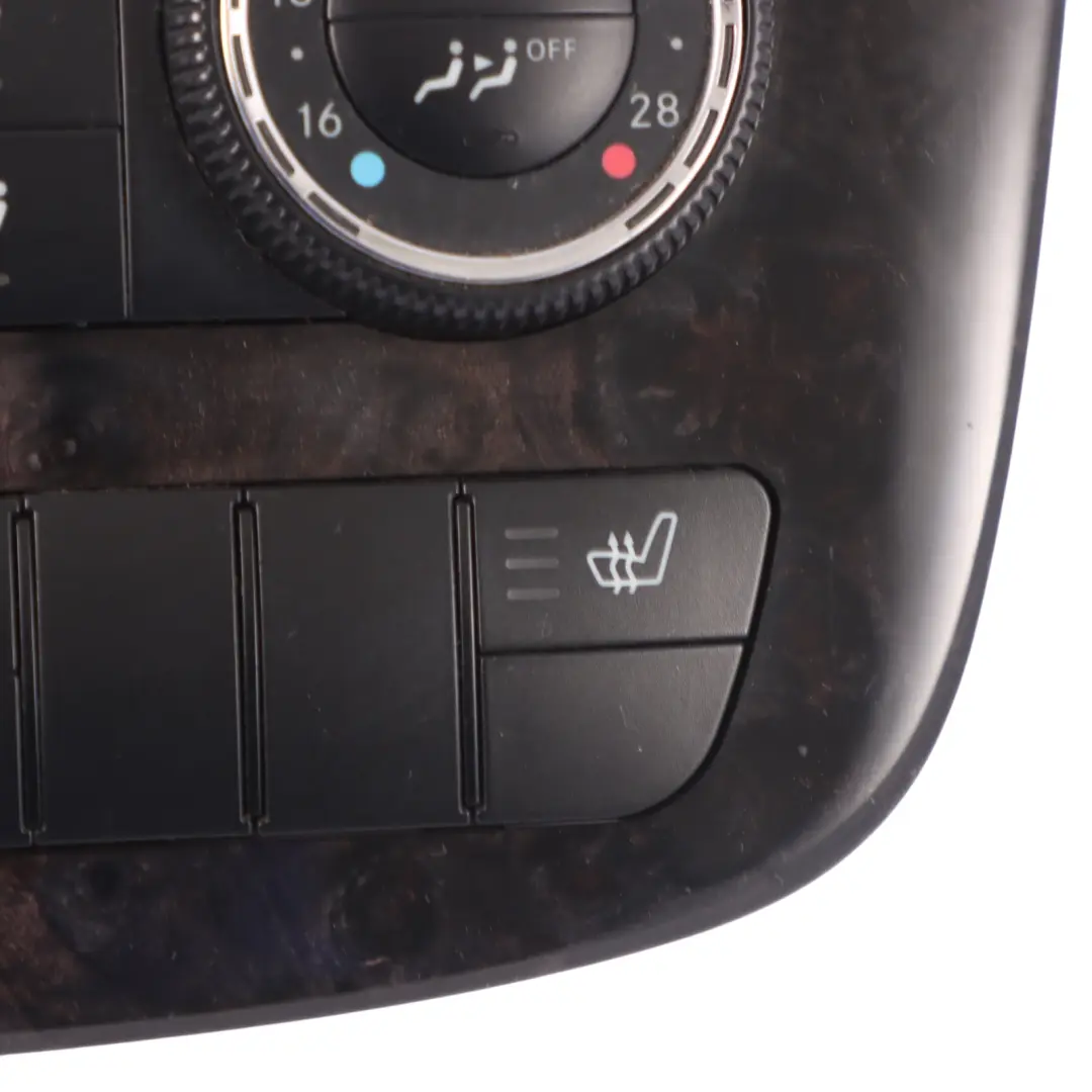 A/C Climatizzatore Riscaldatore Interruttore Controllo per Mercedes V251 con numero di parte A2519060200 Mercedes V251 A/C Climatizzatore Riscaldatore Interruttore Controllo - SKU A2519060200 - Numero di parte A2519060200