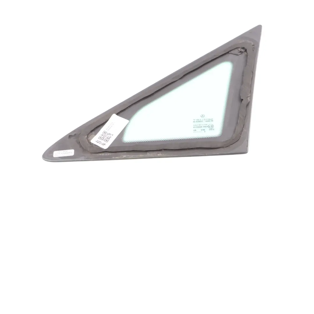 Cristal delantero triángulo derecho AS2 para Mercedes W639 con número de pieza A6396737005 Mercedes W639 Cristal delantero triángulo derecho AS2 - SKU A6396737005 - Número de pieza A6396737005