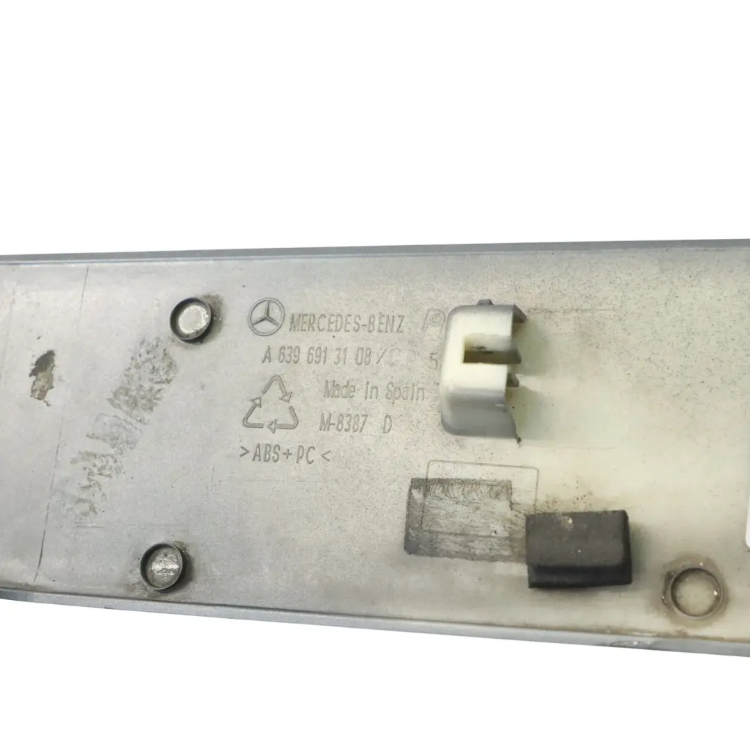 Cubrecarril derecho Montaje puerta corredera Flint Gris - 368 para Mercedes W639 con número de pieza A6396913108 Mercedes W639 Cubrecarril derecho Montaje puerta corredera Flint Gris - 368 - SKU A6396913108-FLG1 - Número de pieza A6396913108