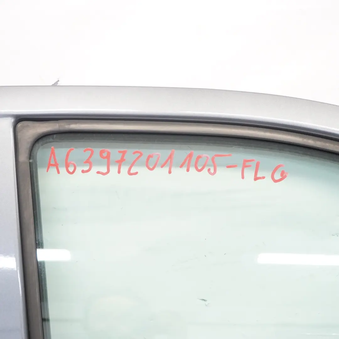 Porta anteriore destra Flint Grey Metallic - 368 per Mercedes Vito W639 con numero di parte A6397201105 Mercedes Vito W639 Porta anteriore destra Flint Grey Metallic - 368 - SKU A6397201105-FLG - Numero di parte A6397201105