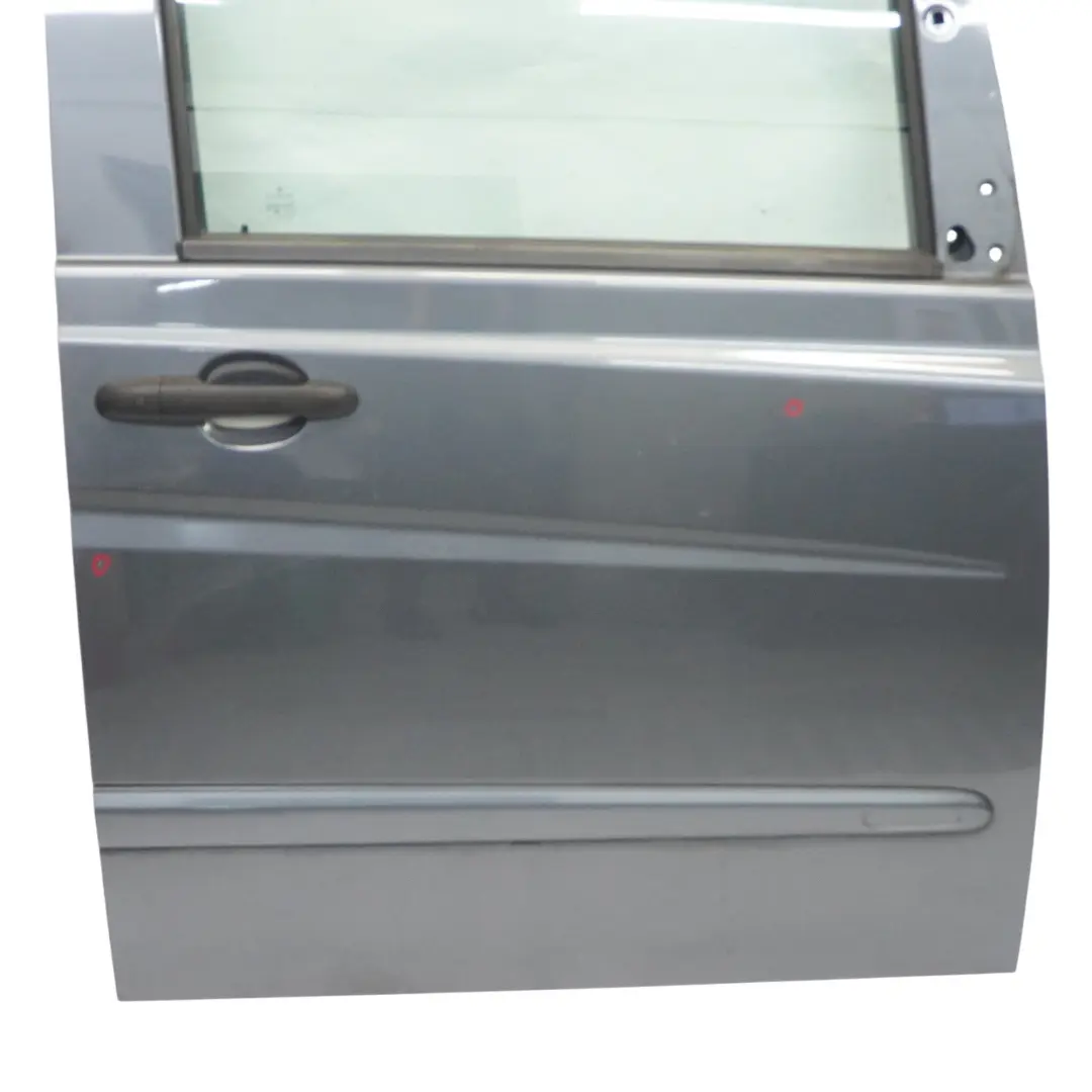 Porta anteriore destra Flint Grey Metallic - 368 per Mercedes Vito W639 con numero di parte A6397201105 Mercedes Vito W639 Porta anteriore destra Flint Grey Metallic - 368 - SKU A6397201105-FLG - Numero di parte A6397201105