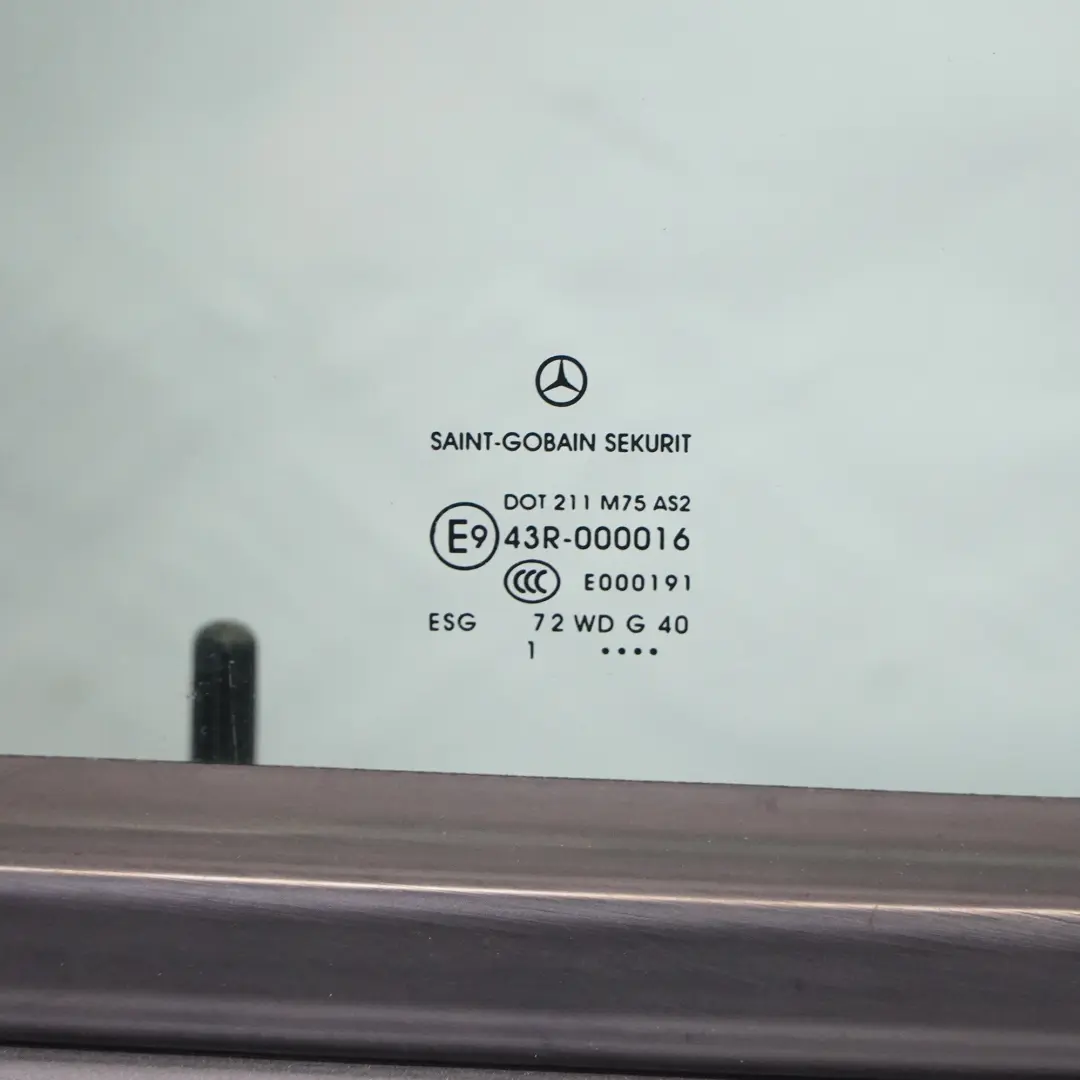 Porta anteriore destra Flint Grey Metallic - 368 per Mercedes Vito W639 con numero di parte A6397201105 Mercedes Vito W639 Porta anteriore destra Flint Grey Metallic - 368 - SKU A6397201105-FLG - Numero di parte A6397201105