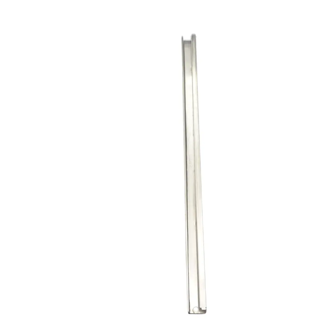 Guida porta scorrevole Montaggio guida mezzo sinistra per Mercedes W639 con numero di parte A6397660400 Mercedes W639 Guida porta scorrevole Montaggio guida mezzo sinistra - SKU A6397660400 - Numero di parte A6397660400