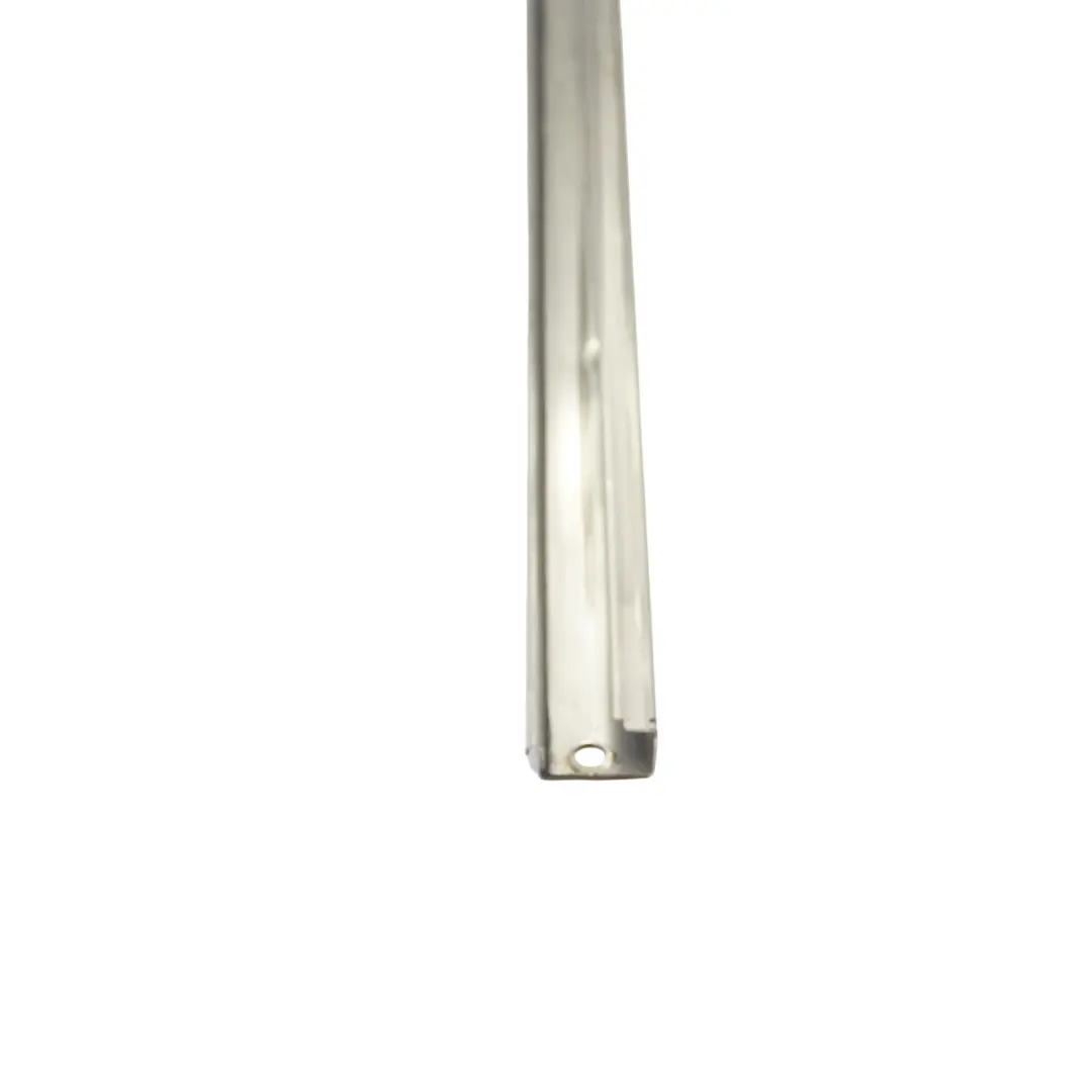 Guida porta scorrevole Montaggio guida mezzo sinistra per Mercedes W639 con numero di parte A6397660400 Mercedes W639 Guida porta scorrevole Montaggio guida mezzo sinistra - SKU A6397660400 - Numero di parte A6397660400