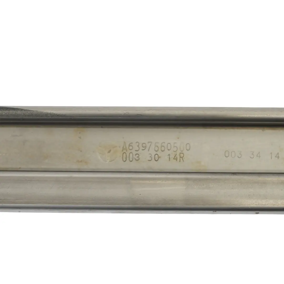 Mercedes W639 Guida porta scorrevole Montaggio guida centrale destra - SKU A6397660500 - Numero di parte A6397660500