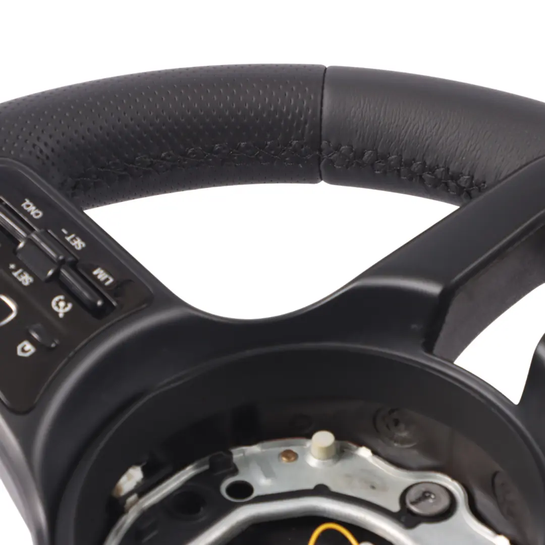 Volant Mercedes W907 W910 NOUVEAU Cuir Noir Multifonction pour à propos du numéro de pièce A9074604203 Volant Mercedes W907 W910 NOUVEAU Cuir Noir Multifonction - SKU A9074604203-2 - Numéro de pièce A9074604203