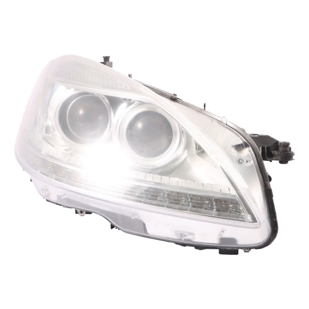 Headlight Bi-Xenon Headlamp Light Front Right O/S to Mercedes W221 with Part number A2218206439 Mercedes W221 Headlight Bi-Xenon Headlamp Light Front Right O/S - SKU RHD-A2218206439 - Part number A2218206439