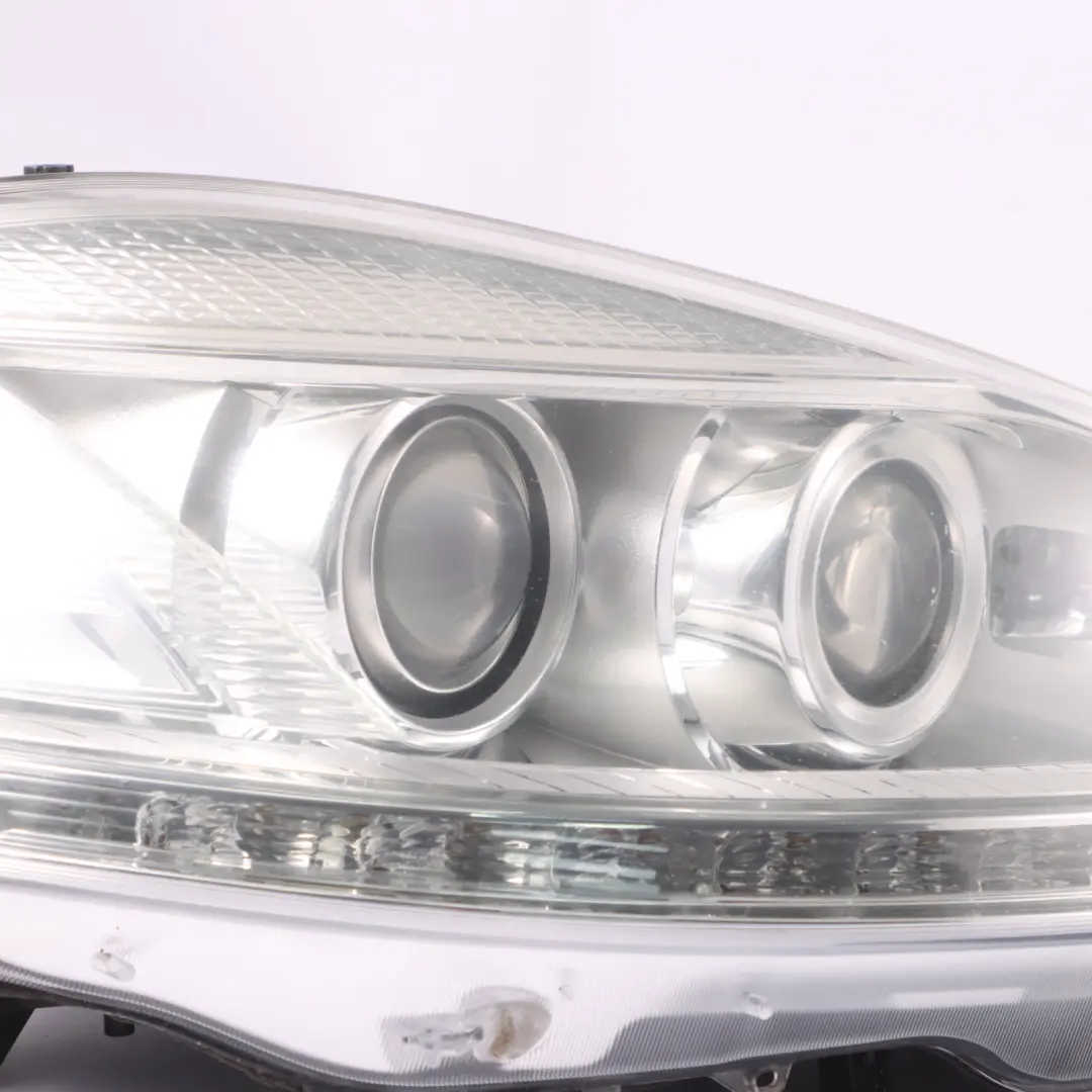 Headlight Bi-Xenon Headlamp Light Front Right O/S to Mercedes W221 with Part number A2218206439 Mercedes W221 Headlight Bi-Xenon Headlamp Light Front Right O/S - SKU RHD-A2218206439 - Part number A2218206439