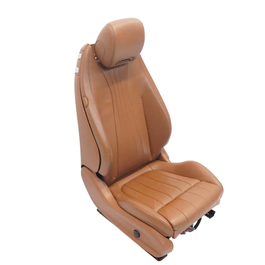 Asiento Delantero Derecho Interior Calefaccionado Cuero Marrón para Mercedes A238 con número de pieza A2389105701 Mercedes A238 Asiento Delantero Derecho Interior Calefaccionado Cuero Marrón - SKU A2389105701-2 - Número de pieza A2389105701
