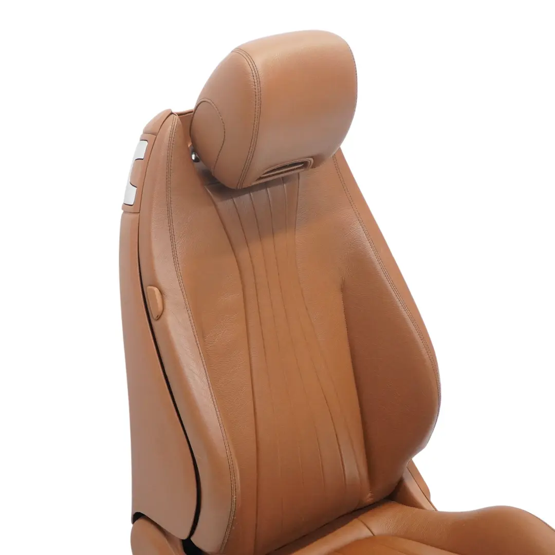 Sedile Anteriore Destro Interno Riscaldato Pelle Marrone per Mercedes A238 con numero di parte A2389105701 Mercedes A238 Sedile Anteriore Destro Interno Riscaldato Pelle Marrone - SKU A2389105701-2 - Numero di parte A2389105701