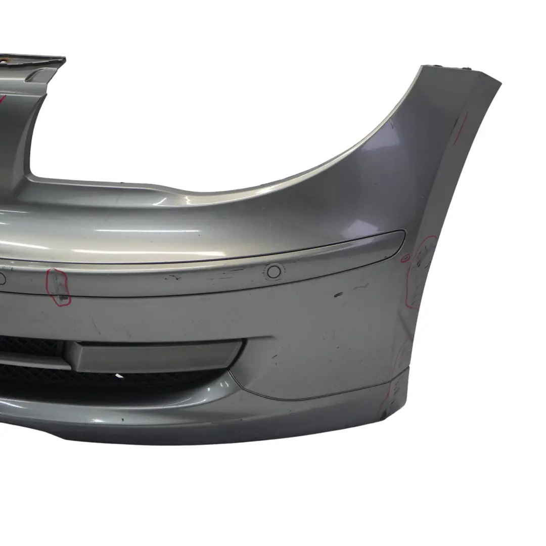 Zderzak Przedni PDC Spacegrau Szary Metalik - A52 do BMW E81 E87 LCI o numerze 0035909 BMW E81 E87 LCI Zderzak Przedni PDC Spacegrau Szary Metalik - A52 - SKU 0035909-SCG2 - Numer Części 0035909