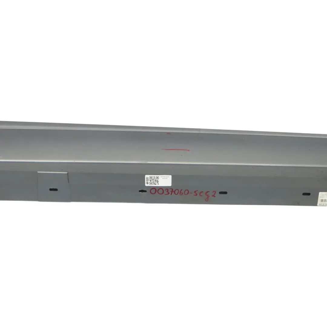Striscia soglia laterale destra Grigio Spacegrau metallizzato - A52 per BMW E90 LCI con numero di parte 0037060 BMW E90 LCI Striscia soglia laterale destra Grigio Spacegrau metallizzato - A52 - SKU 0037060-SCG2 - Numero di parte 0037060