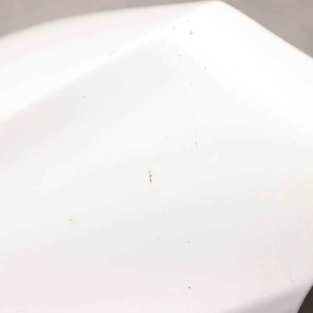 Osłona Obudowa Lusterka Prawa Alpinweiss - 300 Biały do BMW E81 E87 LCI o numerze 0038344 BMW E81 E87 LCI Osłona Obudowa Lusterka Prawa Alpinweiss - 300 Biały - SKU 0038344-AW - Numer Części 0038344