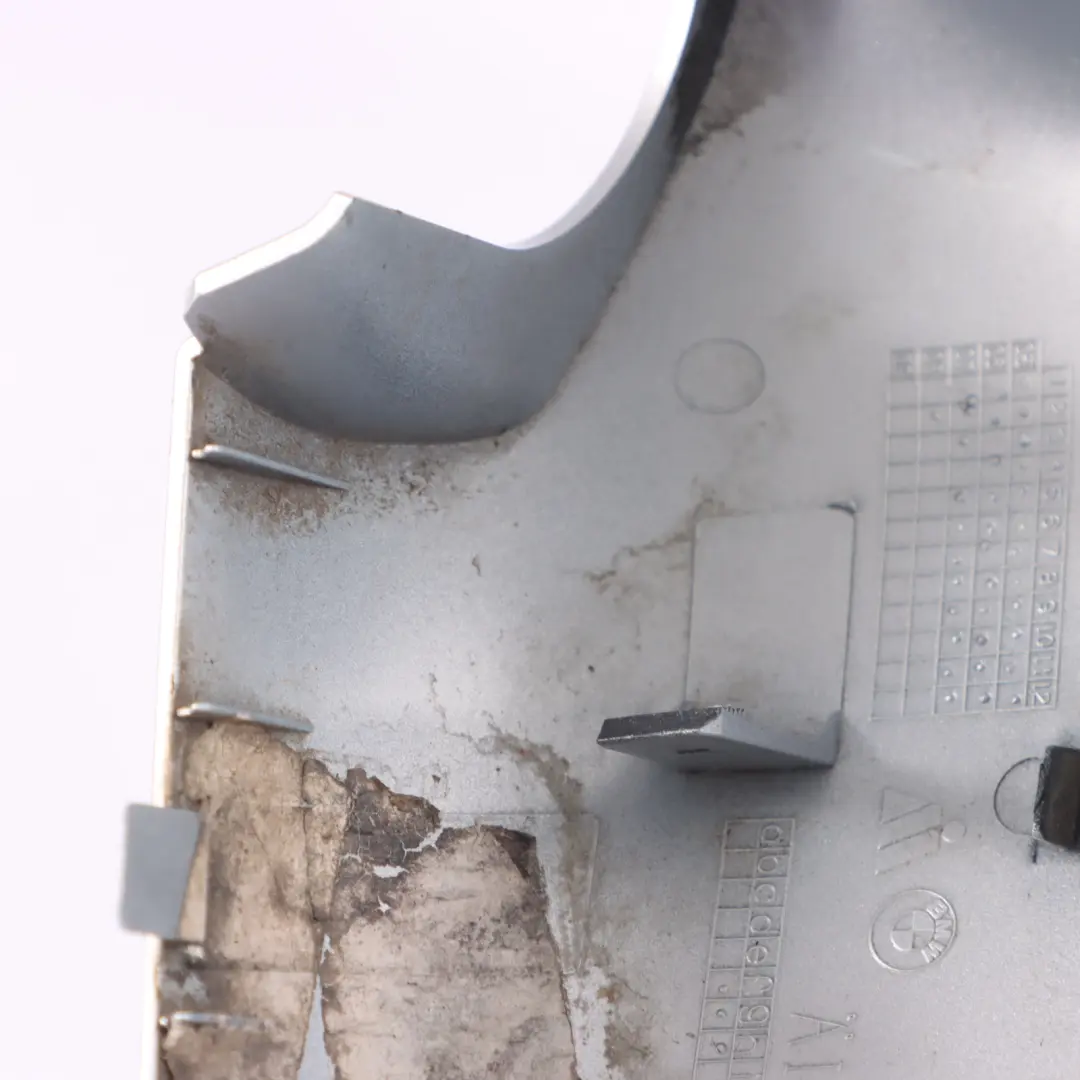 Prawa Obudowa Ramka Lusterka Titan Silver Metallic 354 do BMW E81 E87 LCI o numerze 0038344 BMW E81 E87 LCI Prawa Obudowa Ramka Lusterka Titan Silver Metallic 354 - SKU 0038344-TS1 - Numer Części 0038344