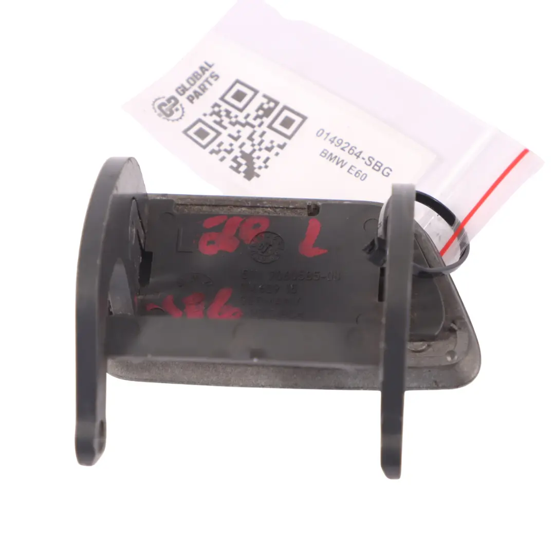 Tapa Delantera Del Lavafaros Izquierda Gris Plata - A08 para BMW E60 con número de pieza 0149264 BMW E60 Tapa Delantera Del Lavafaros Izquierda Gris Plata - A08 - SKU 0149264-SBG - Número de pieza 0149264